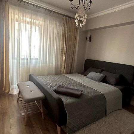 Georgiana'S Central Apartment Бузэу Экстерьер фото