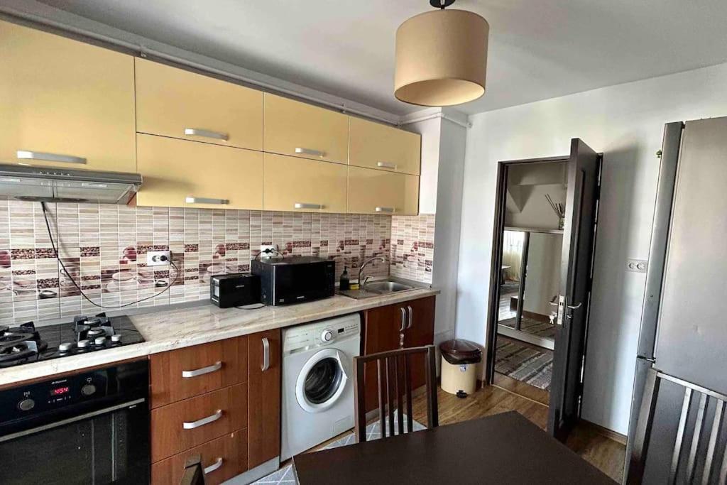 Georgiana'S Central Apartment Бузэу Экстерьер фото